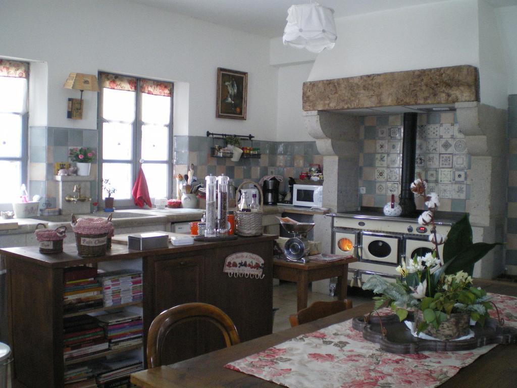 Bed and Breakfast Au Bon Gre D'Hugoline Blanzac  Exterior foto