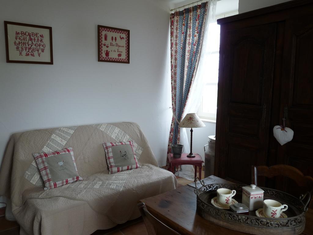 Bed and Breakfast Au Bon Gre D'Hugoline Blanzac  Habitación foto