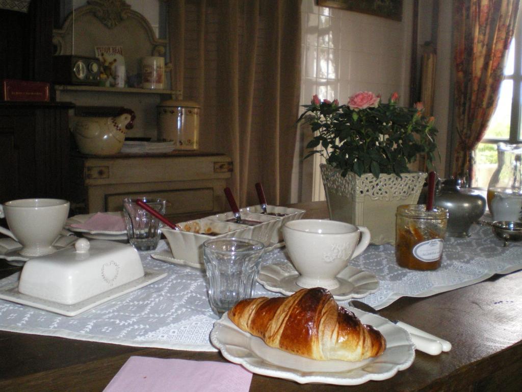 Bed and Breakfast Au Bon Gre D'Hugoline Blanzac  Exterior foto